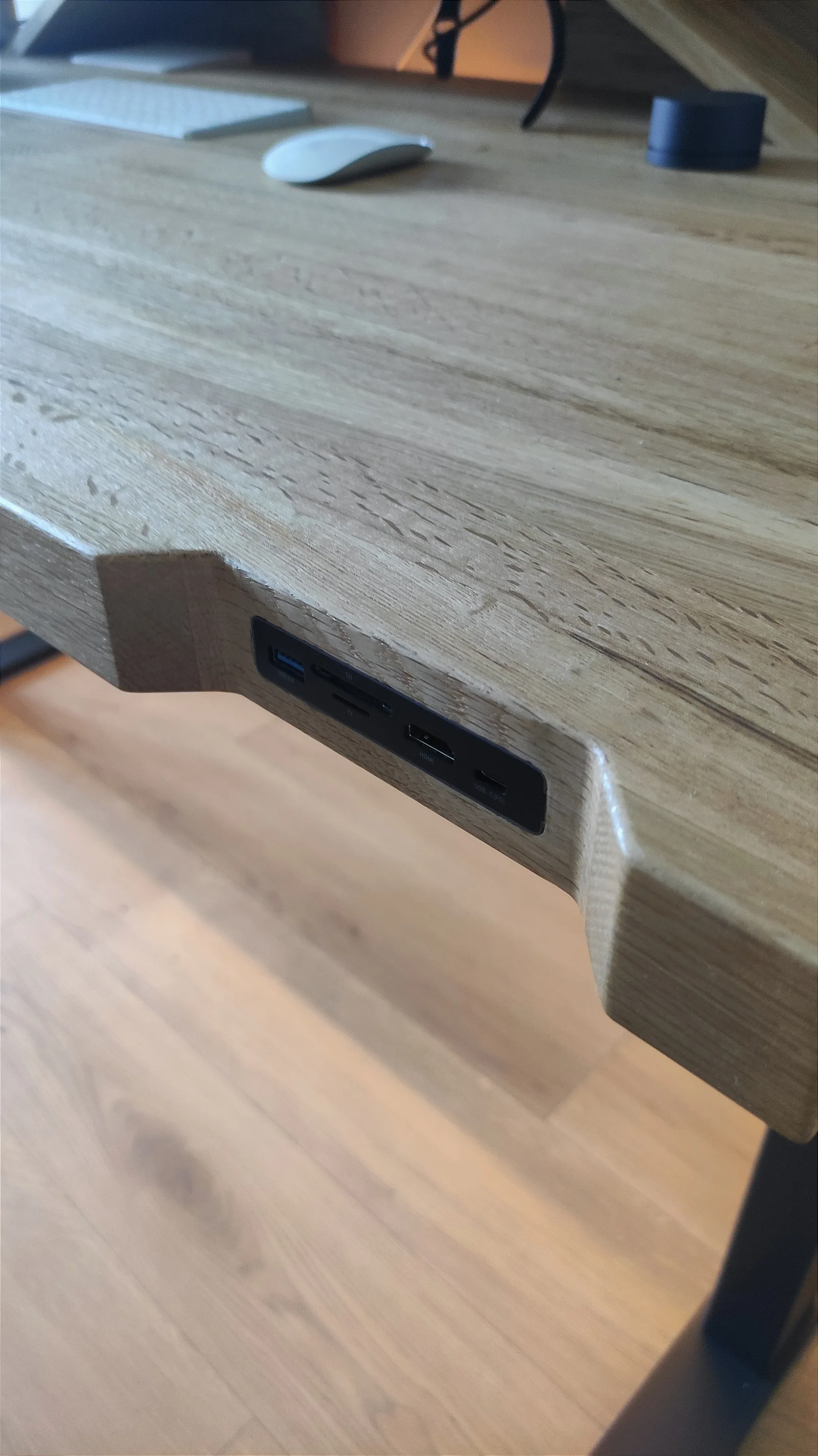 USB hub в умном столе