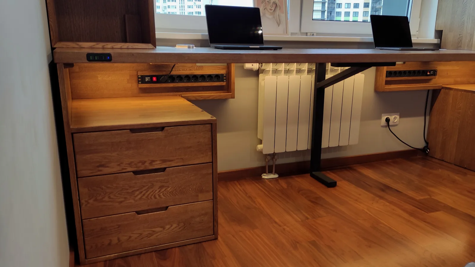 16 розеток в умном столе на двоих от Mensa Design